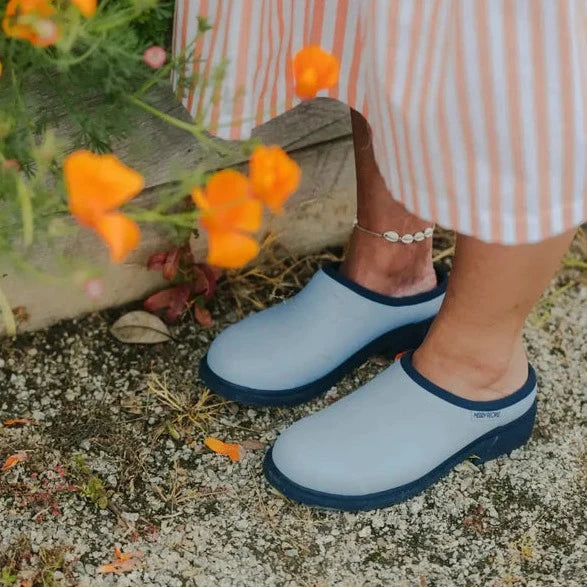 Stylish and practical women's shoes for rainy daysMERRY PEOPLE BILLIE CLOG SKY BLUE