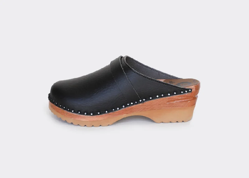 Effortlessly stylish women's shoe choicesDa Vinci Clog in Black from Good Guys