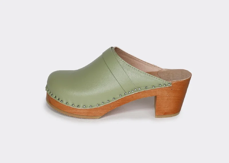 Comfy and stylish women's shoes for flat feetDa Vinci Clog in Green Apple Leather from Good Guys Comfy and stylish women's shoes for flat feetDa Vinci Clog in Green Apple Leather from Good Guys