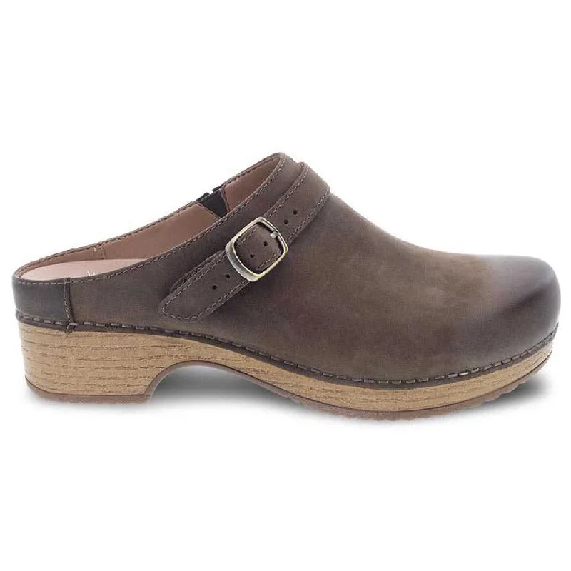 Flattering and figure-hugging women's footwearDansko Berry Clog Mushroom Nubuck (Women's)