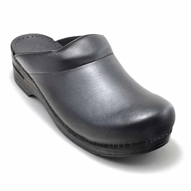 Chic and stylish women's shoes for fashion-conscious womenKarl Slip On Clog