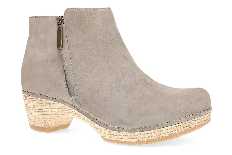 Versatile and elegant women's shoes for any outfitLizanne