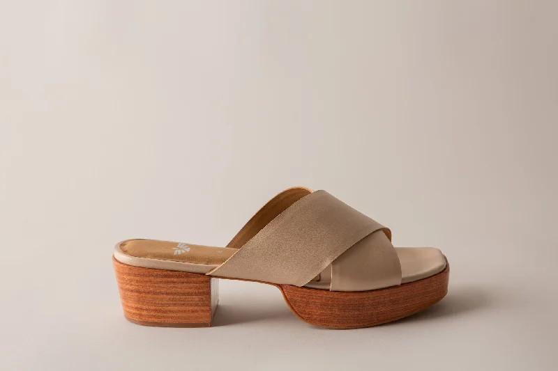 Chic and stylish women's shoes for graduation ceremoniesFrankie