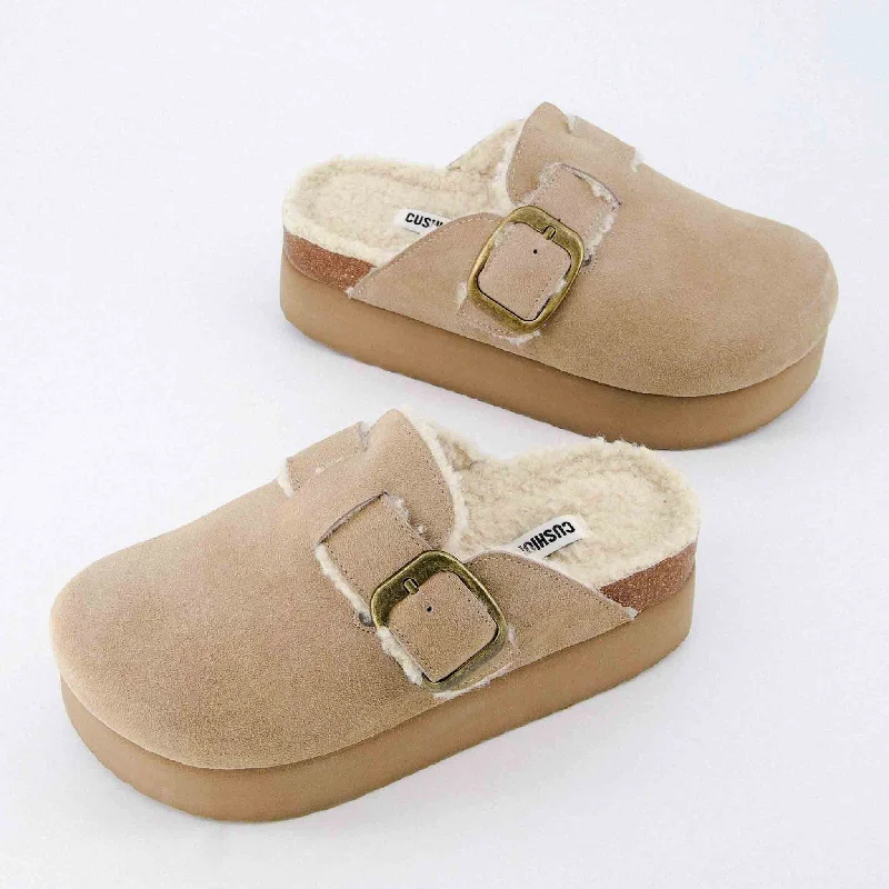 Elegantly crafted women's shoesGranola Fur Platform Clog