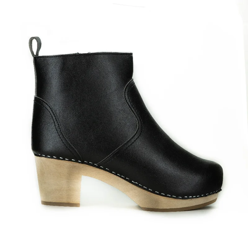 Versatile and stylish women's shoes for all occasions and seasonsMarlowe Clog Boot in Black from Novacas