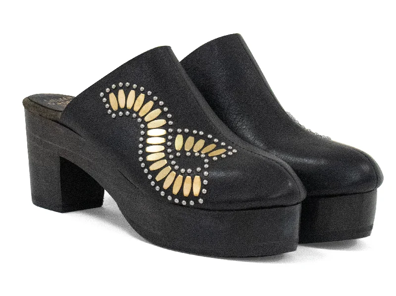 Durable and reliable women's shoesOlena Clog