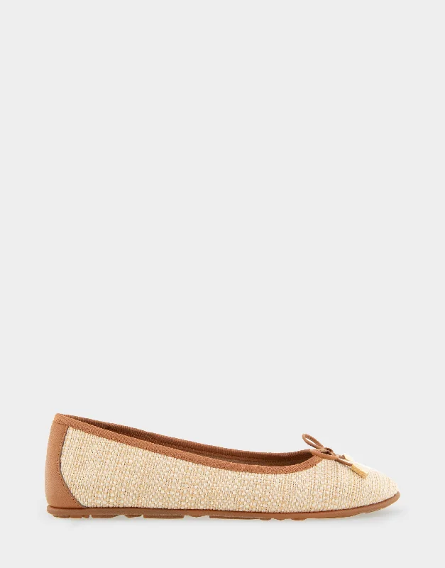 Luxurious and comfortable women's shoe options for special occasionsPia