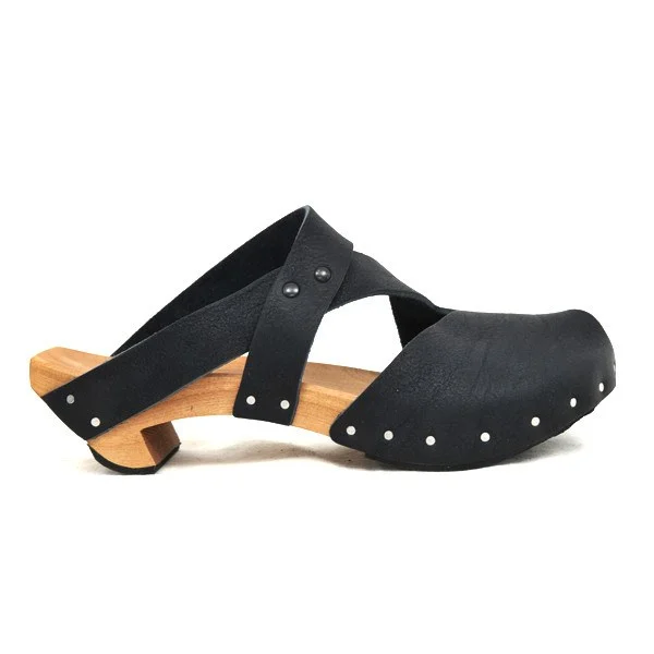 Versatile and stylish women's shoes for city walksPublic