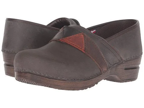 Comfortable and supportive women's shoes for all-day wearSanita Women's Original Vermont Oil Leather Clog Comfortable and supportive women's shoes for all-day wearSanita Women's Original Vermont Oil Leather Clog