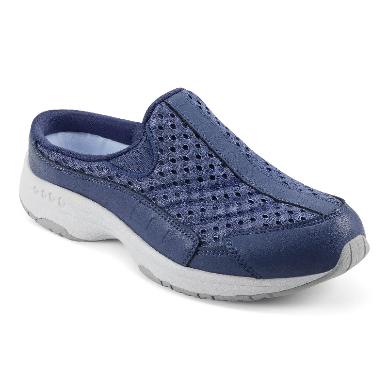 Flattering and figure-hugging women's footwearTraveltime Clogs