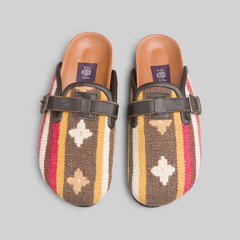 Stylish and comfortable women's shoes for long flightsWomen's Kilim Clog Size 10