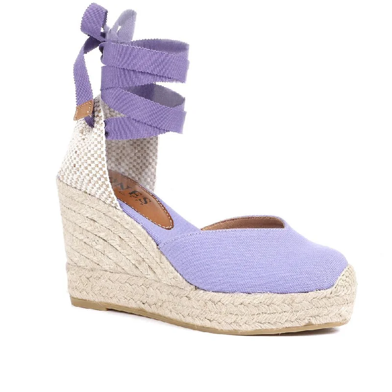 Fashion-forward and trendy women's shoe stylesAlyssa Wedge Espadrille Sandals - ALYSSA / 320 328 Fashion-forward and trendy women's shoe stylesAlyssa Wedge Espadrille Sandals - ALYSSA / 320 328