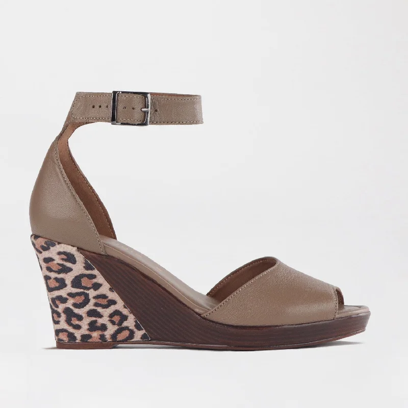Comfy and stylish women's shoes for everyday eleganceAnkle Strap Wedge Sandal in Stone Multi- 12422 Comfy and stylish women's shoes for everyday eleganceAnkle Strap Wedge Sandal in Stone Multi- 12422