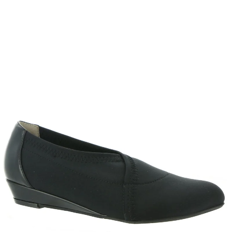 Comfy and casual women's shoes for the weekendArray Womens Emmy Cushioned Insole Almond Toe Flat Shoes Comfy and casual women's shoes for the weekendArray Womens Emmy Cushioned Insole Almond Toe Flat Shoes