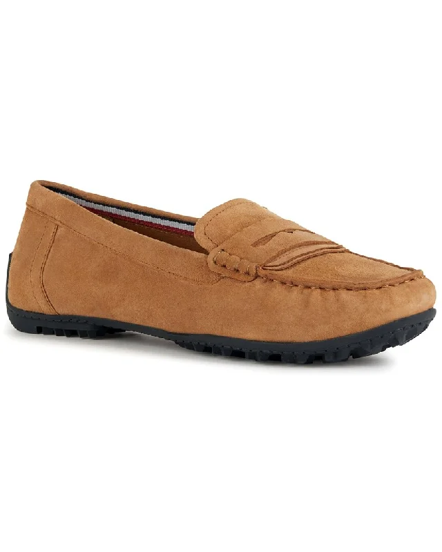 Practical and stylish women's shoes for travelGeox Kosmopolis Leather Moccasin