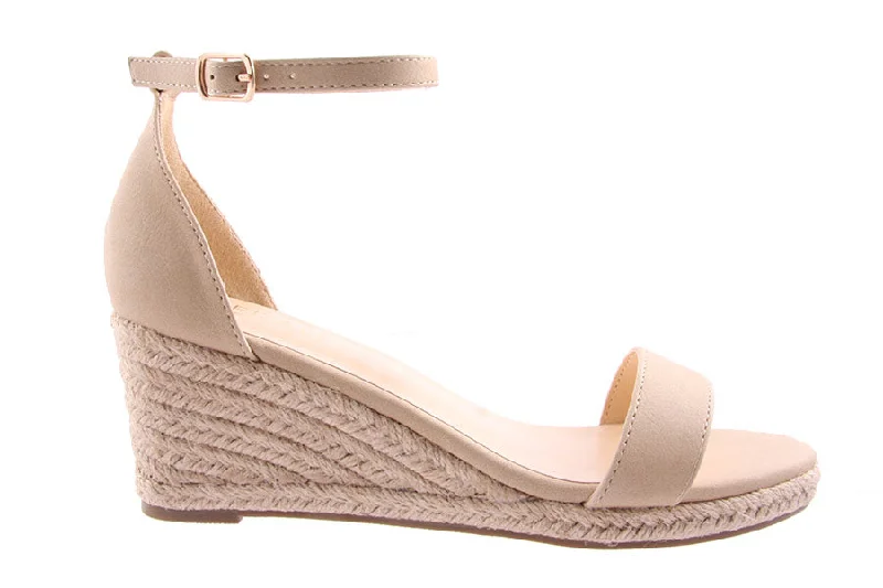 Comfy and stylish women's shoes for walkingBOBBIE NUDE