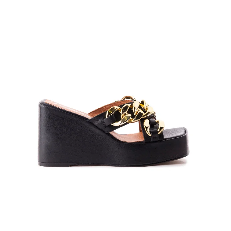 Stylish and practical women's shoes for rainy daysCancun Black Leather