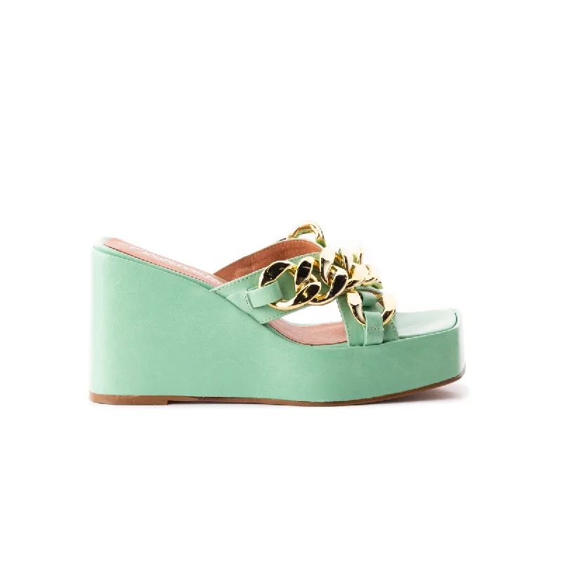 Practical and stylish women's shoes for travelCancun Green Leather