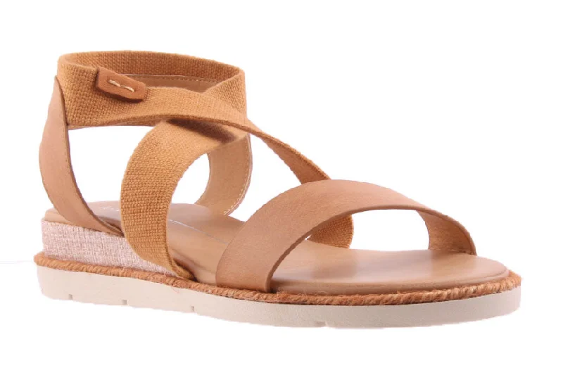 Stylish and practical women's shoes for rainy daysCLAN BRANDY