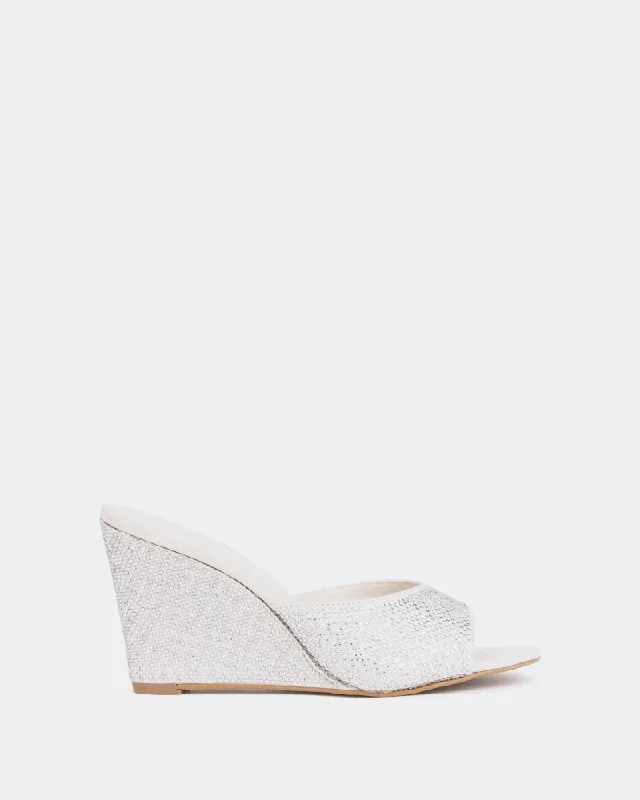 Chic and trendy women's shoe fashionsCrystal, Off White Suede/Suède Blanc Cas.