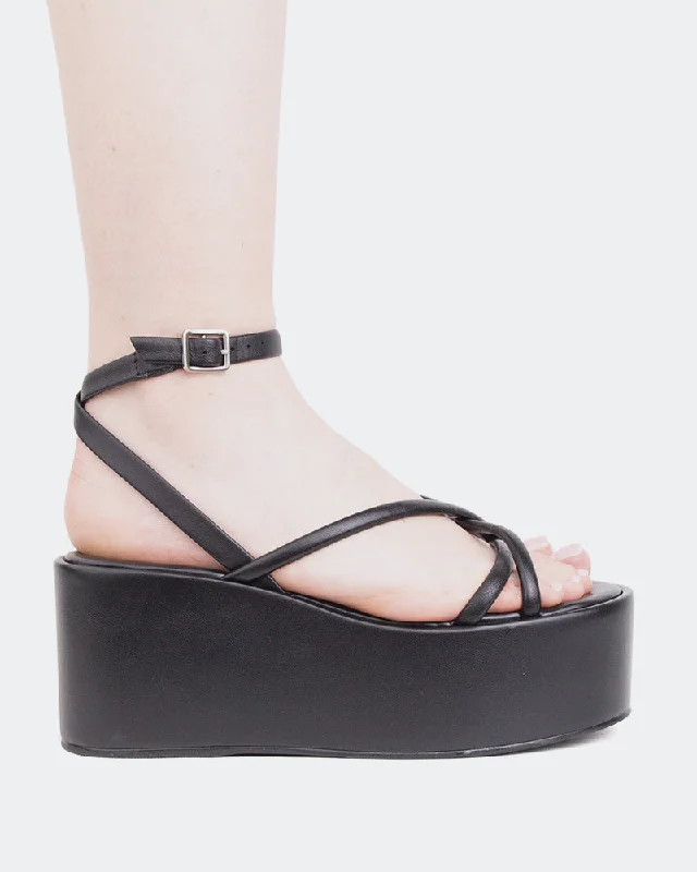 Flattering and stylish women's shoes for petite feetDionira Black Leather