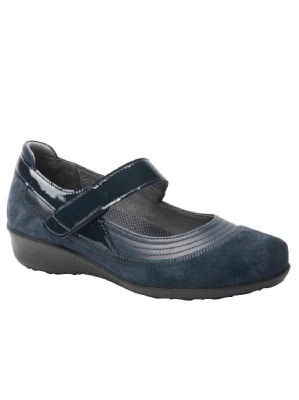 Chic and stylish women's shoes for cocktail partiesGenoa Casual Shoes - Extra Wide Width In Navy
