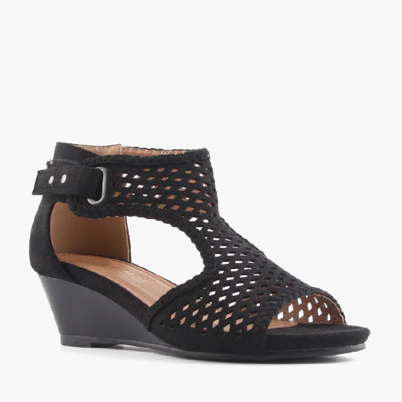 Elegant and sophisticated women's shoes for dinner datesGREAT BLACK