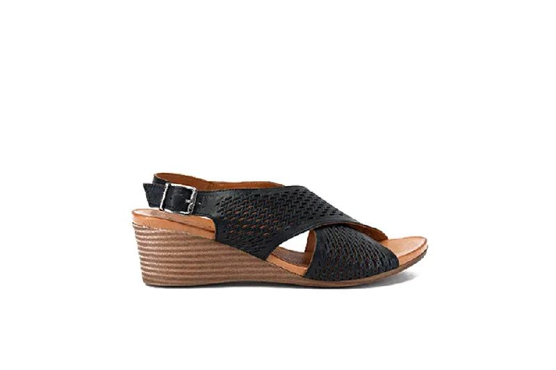 Versatile and adaptable women's shoes for every occasionHELEN BLACK