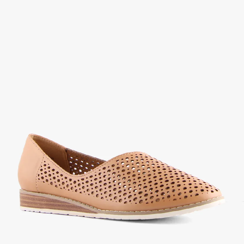 Elegant and sophisticated women's shoes for dinner datesKATH CAMEL