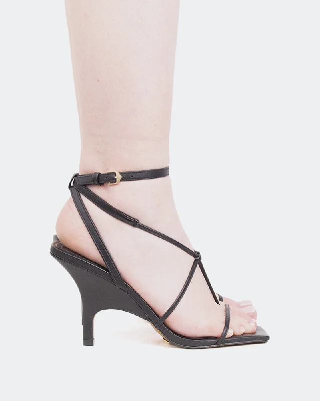 Timeless and elegant women's shoe classicsLiquid Black Leather