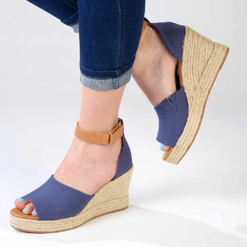 Flattering and stylish women's shoes for petite feetMadison Leena Fashion Wedge Sandals - Black Flattering and stylish women's shoes for petite feetMadison Leena Fashion Wedge Sandals - Black