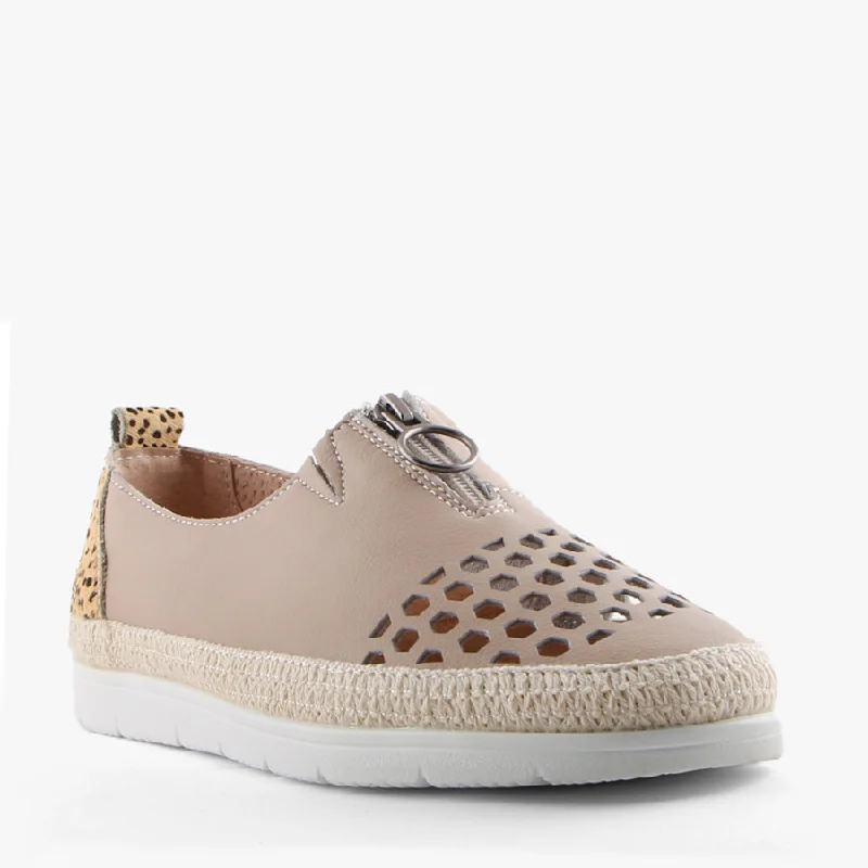 Chic and minimalist women's footwear trendsMATRIX NUDE