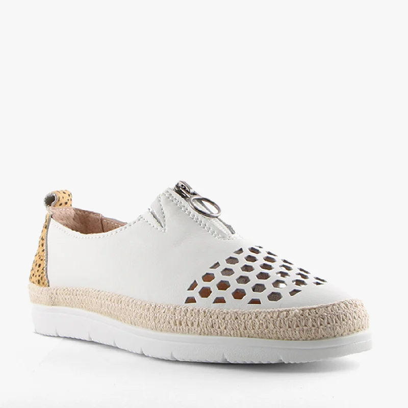 Classic and timeless women's footwear choicesMATRIX WHITE