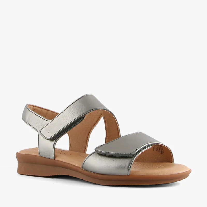 Chic and minimalist women's footwear trendsNESSA PEWTER