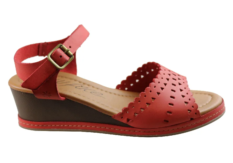 Comfy and stylish women's shoes for everyday casual wearNew Face Dorita Womens Leather Wedge Sandals Made In Brazil
