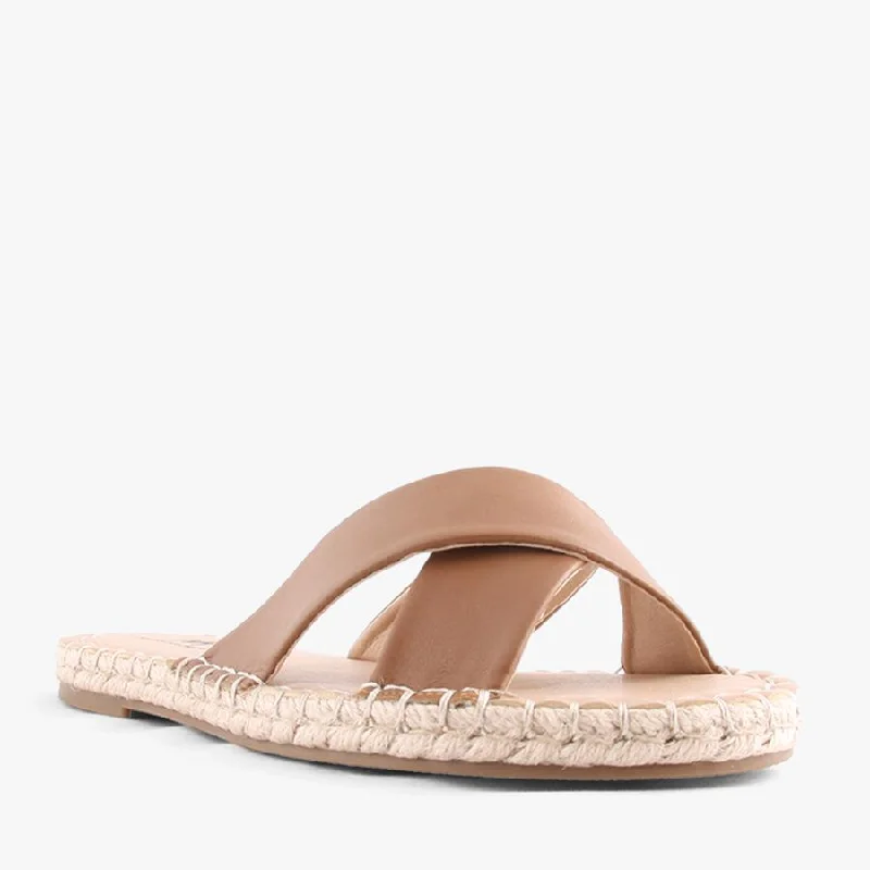 Chic and minimalist women's footwear trendsPICNIC NATURAL