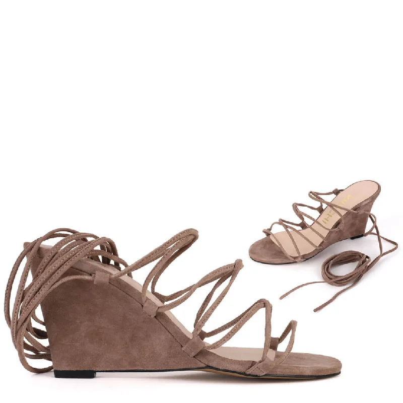 Effortlessly stylish women's shoe choicesRUSSELL - wedge sandals