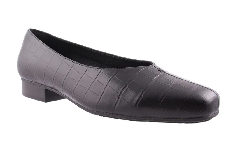 Bold and unique women's shoes for fashion-forward individualsSOLANA BLACK CROC