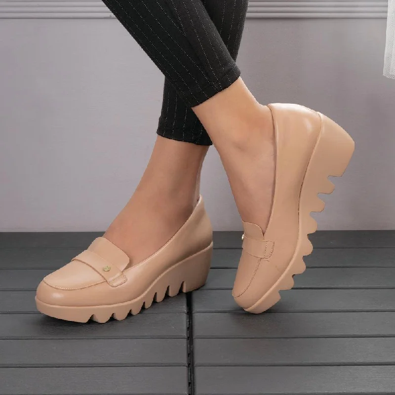 Versatile and chic women's shoes for everyday eleganceTresmode Towes Tan Women's Dress Wedge Loafers Versatile and chic women's shoes for everyday eleganceTresmode Towes Tan Women's Dress Wedge Loafers