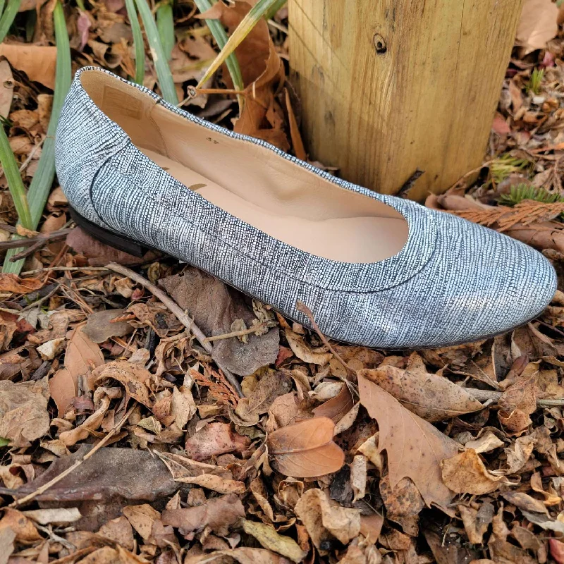 Comfy and casual women's shoes for the weekendWomen's Capture Flat Shoes In Acero