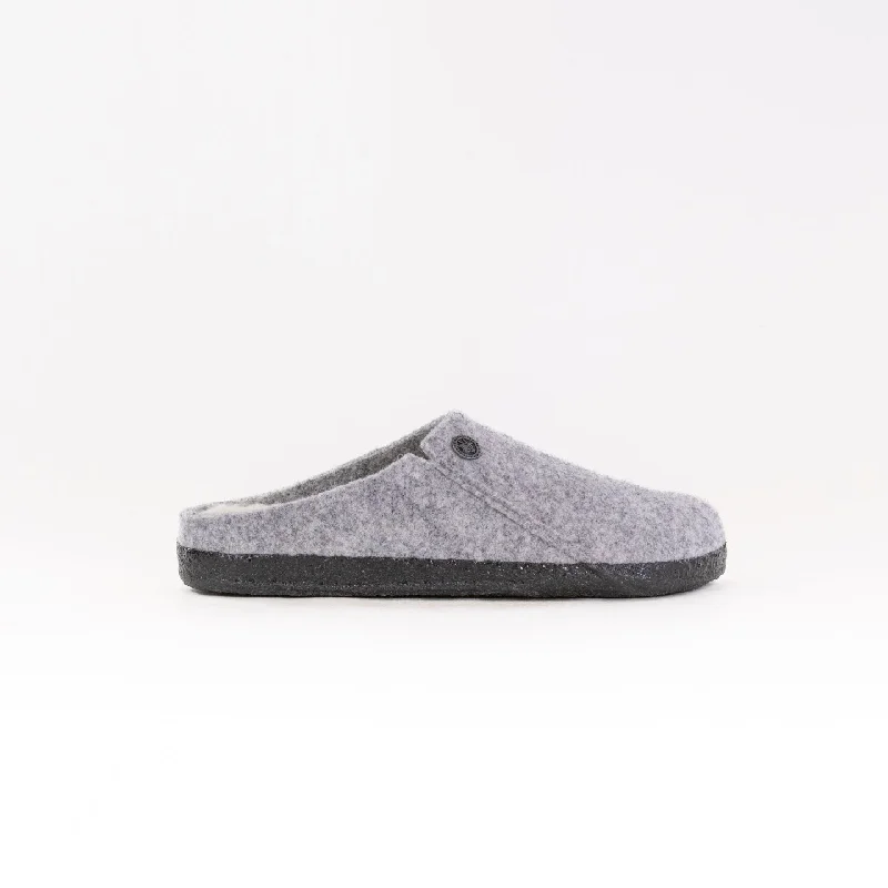 Stylish and comfortable women's shoes for long flightsBirkenstock Zermat Rivet (Women's) - Light Grey