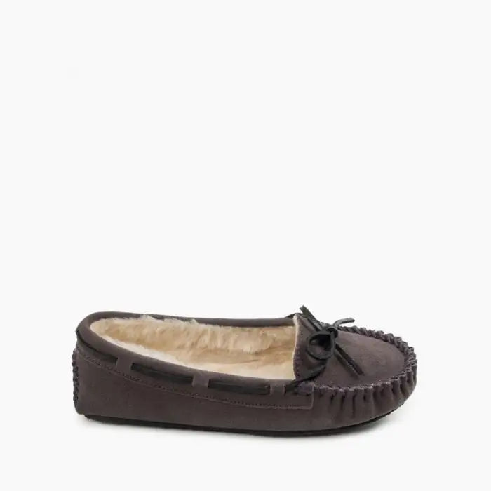 Versatile and elegant women's shoes for any outfitMinnetonka Cally Wide (Women's) - Grey Versatile and elegant women's shoes for any outfitMinnetonka Cally Wide (Women's) - Grey