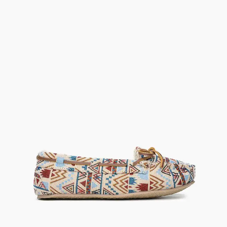 Flattering and stylish women's shoes for petite feetMinnetonka Cally (Women's) - Cream Mosaic Flattering and stylish women's shoes for petite feetMinnetonka Cally (Women's) - Cream Mosaic