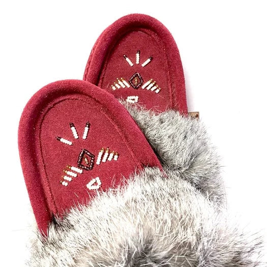 Practical and stylish women's shoes for travelWomen's Rabbit Fur Thunderbird Beaded Moccasins Burgundy Practical and stylish women's shoes for travelWomen's Rabbit Fur Thunderbird Beaded Moccasins Burgundy