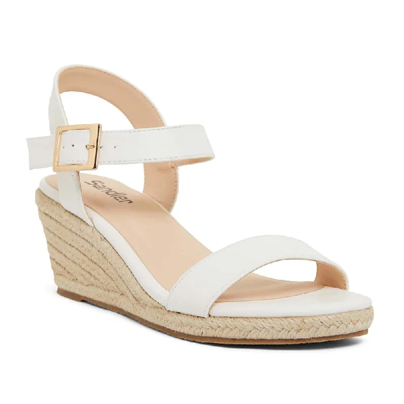Comfy and casual women's shoes for the weekendAnnie Wedge in White Smooth