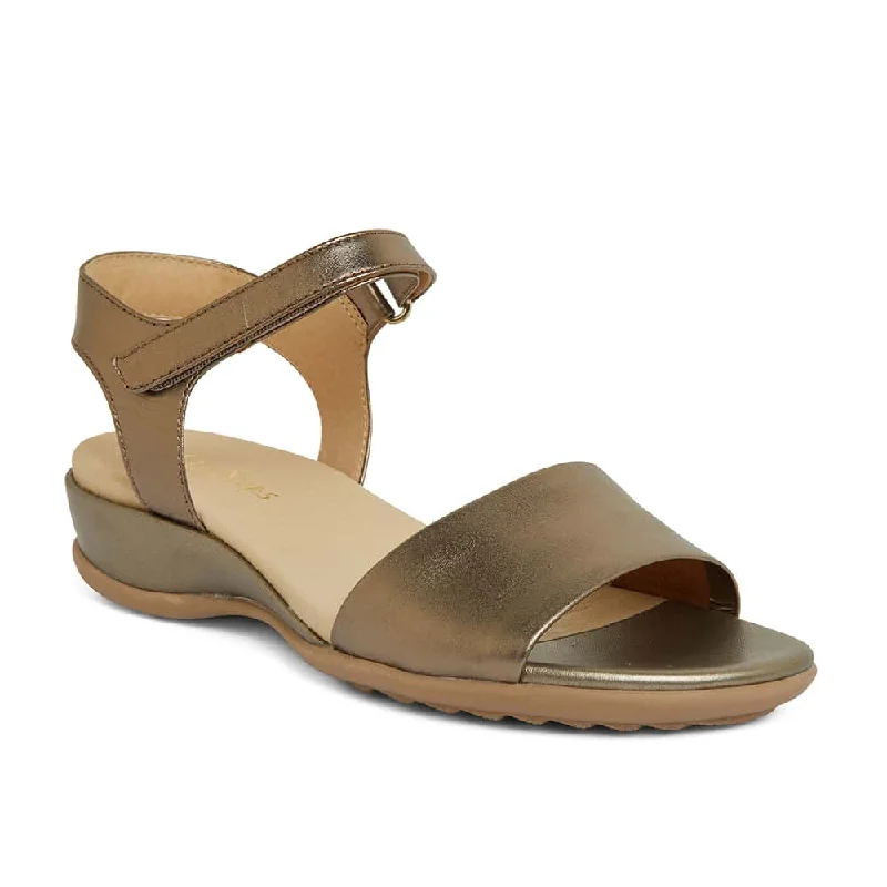 Stunning and eye-catching women's footwearCamden Sandal in Pewter Leather