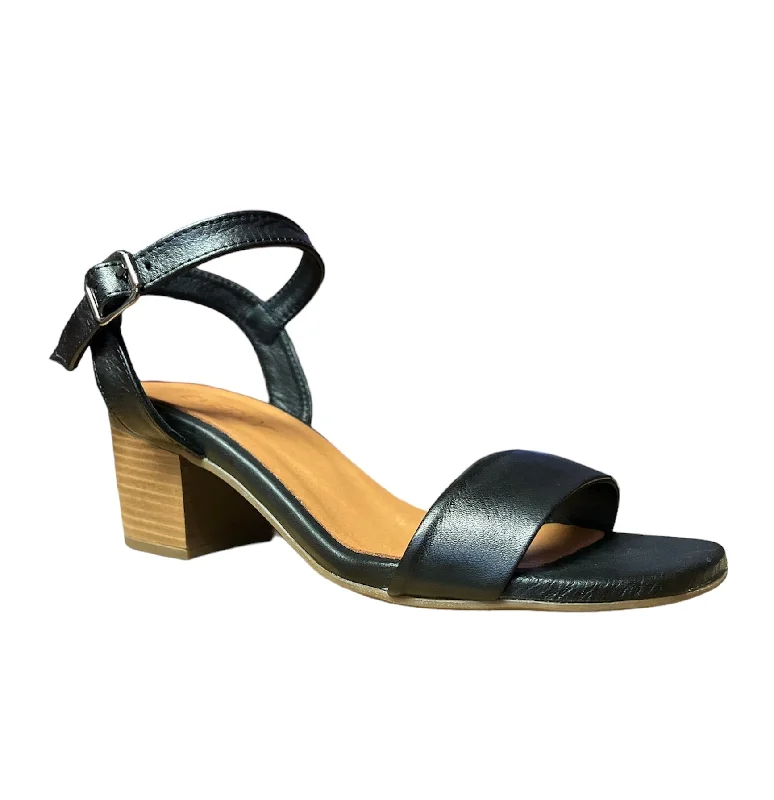 Comfy and stylish women's shoes for everyday casual wearChelsea-02 Black Leather