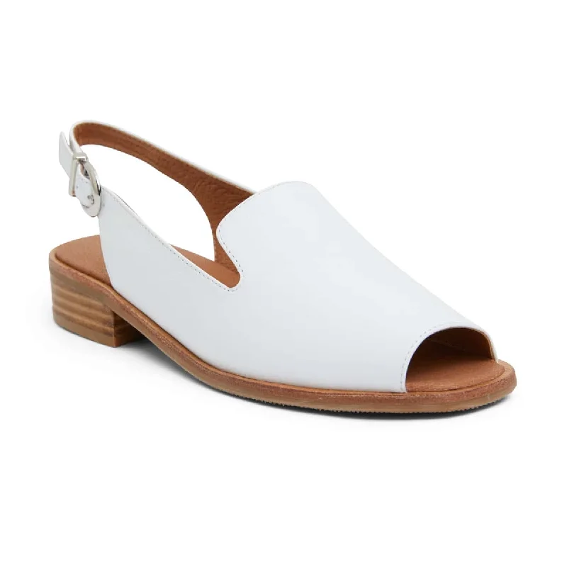 Flattering and figure-hugging women's footwearDelaney Sandal in White Leather