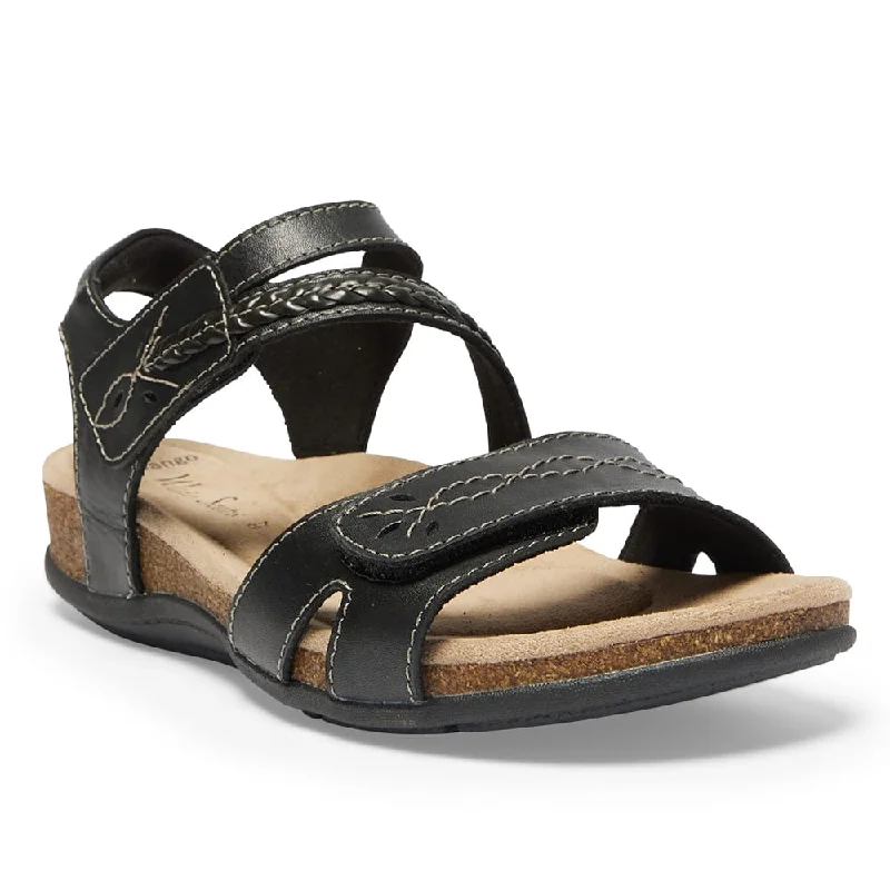 Elegant and sophisticated women's shoes for elegant eveningsFandango Sandal in Black Leather