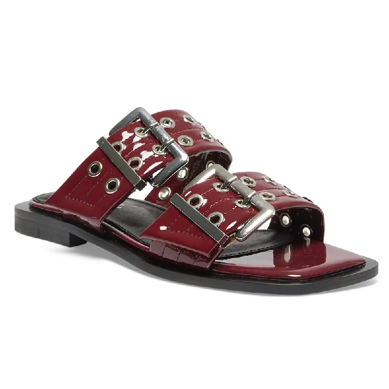 Versatile and stylish women's shoes for city walksFonda Slide in Cherry Patent